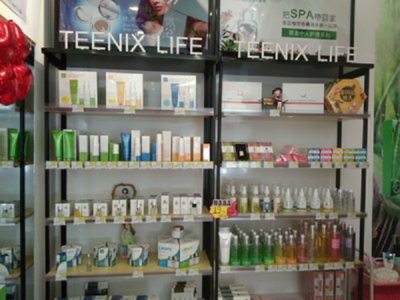 強(qiáng)大品牌加盟小資生活,不用擔(dān)心想開(kāi)家化妝品店要多少錢(qián)